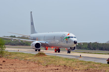ボーイング、最初のボーイングP-8I対潜哨戒機がインドに到着