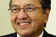 マレーシア、外国人への市民権不法付与問題、マハティール氏が関与否定