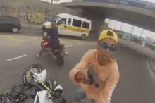 ブラジルでバイクジャック、犯人逮捕までの緊迫の一部始終［動画］