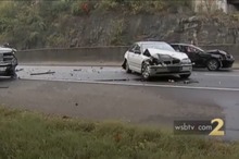 本線上で居眠り、追突そして逃走…米国で起きた事故の一部始終［動画］