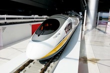 中国高速鉄道の展示会、バンコクのマカサン駅で