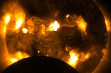 JAXA、太陽観測衛星「ひので」が皆既日食の太陽をX線望遠鏡で撮影に成功