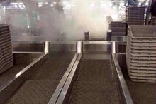 チェックインカウンターでかばん炎上　バンコク空港