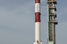 インド PSLVロケット打ち上げを3分間延期、宇宙ゴミを回避