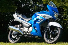 スズキ GSR250F エンジン始動音を聞く［動画］