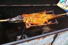 ワニの姿焼きはいかが？　タイ北部のケータリング会社