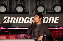 【東京オートサロン15】佐藤琢磨「信頼性とパフォーマンスが抜群」…ブリヂストンタイヤの魅力語る