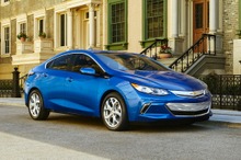 GMのPHV、ボルト 新型…米10ベストエンジン受賞