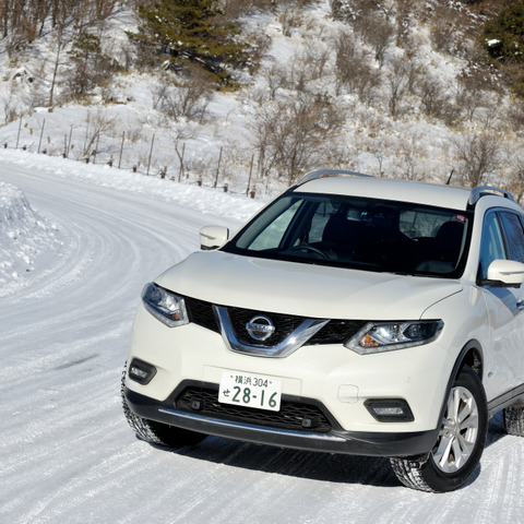 【日産 エクストレイル ハイブリッド 雪上試乗】雪道ビギナーにも扱いやすい、トルク制御の魅力…片岡英明 画像