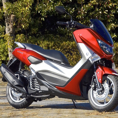 BLUE COREエンジン搭載、ヤマハ NMAX125…ハイビーム時は3灯 画像