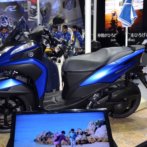 【大阪モーターサイクルショー16】ヤマハブースに隠し球、 トリシティ155 を公開 画像