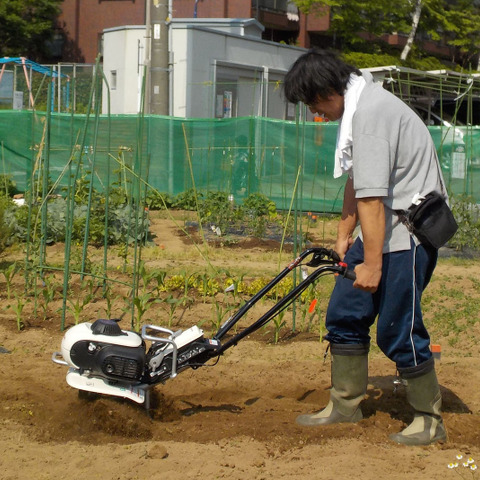 お手軽だけじゃない、耕した土もフワフワに…ホンダのコンパクト耕うん機「ピアンタ」試してみた 画像