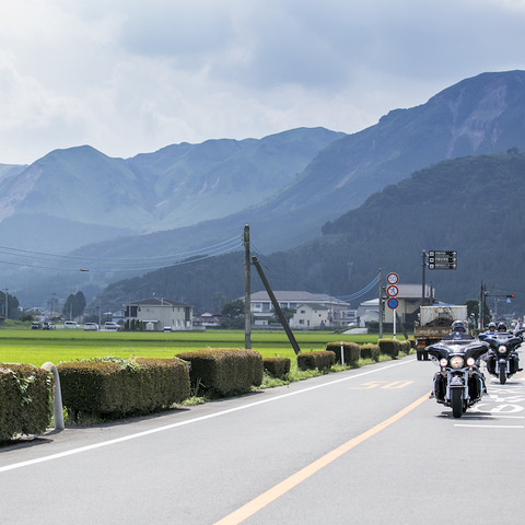 300台のハーレーが阿蘇に集結! 復興願う 画像