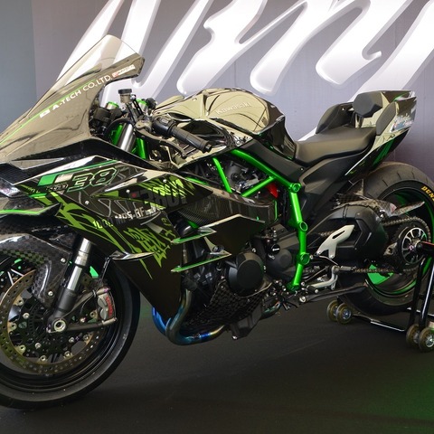 【鈴鹿8耐】決勝前は走りも見られる! 史上最速のNinja H2Rたちを披露 画像