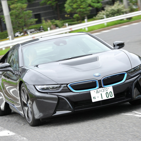 【BMW i8 試乗】スーパーカーのようでスーパーカーに非ず…中村孝仁 画像