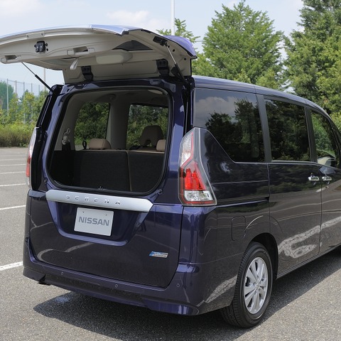 【日産 セレナ 試乗】ミニバンはドア戦争に突入した…岩貞るみこ 画像