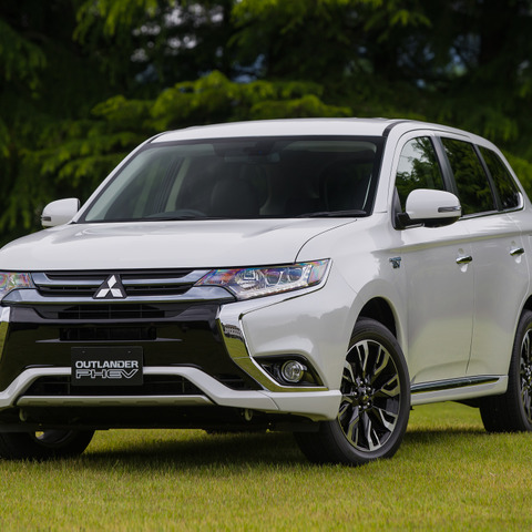 【三菱 アウトランダーPHEV 試乗】4WDならではの絶大な安心感と気持ちいい走り…片岡英明 画像