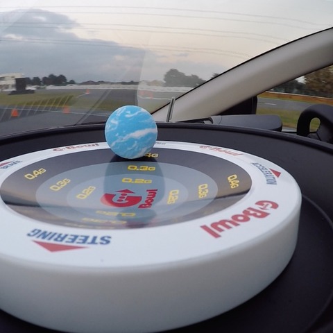 「0.4G」運転でモテ度アップ? 新型 アクセラ でGを制する 画像