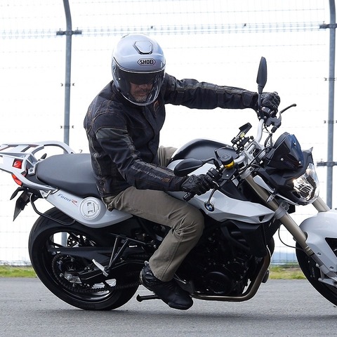 【BMW F800R 動画試乗】並列2気筒の扱いやすさを生かした軽快な走りが魅力…佐川健太郎 画像