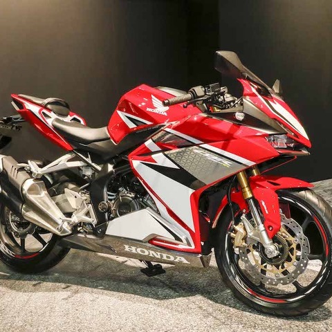 【大阪モーターサイクルショー2017】ホンダ CBR250RR、国内発売が待ち遠しい!! 画像