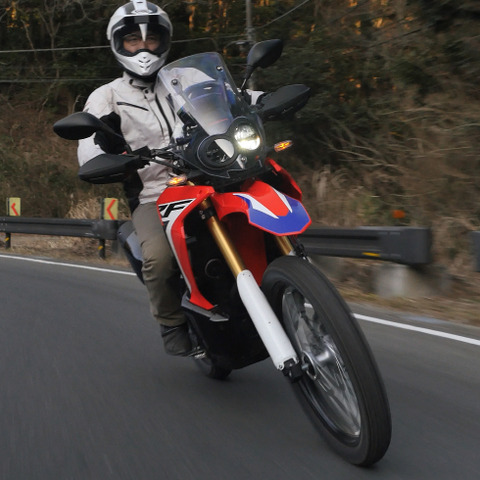 【ホンダ CRF250 RALLY 動画試乗】冒険マインドを日常で味わえる…佐川健太郎 画像