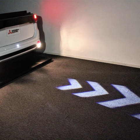 三菱電機 自動車向け安心・安全ライティング技術を公開。2020年以降実用化を目指す 画像
