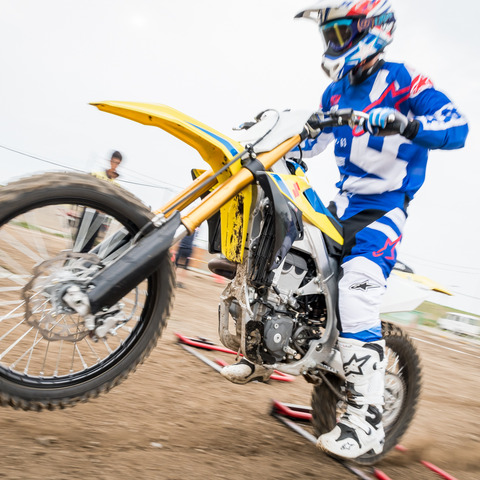 【スズキ RM-Z450】これが必勝電子デパイス…ホールショットでレースを有利に 画像
