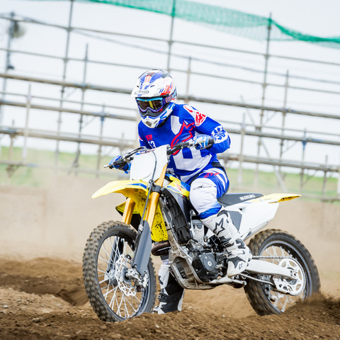 【スズキ RM-Z450】吸気効率を上げ、全回転域で出力アップ…エンジン設計者談 画像