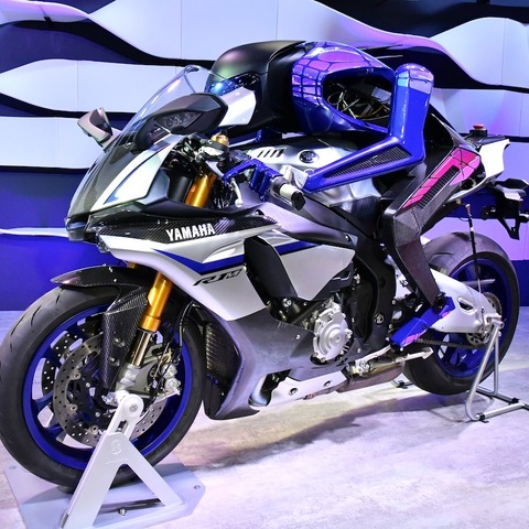 【東京モーターショー2017】ロッシの背中が見えた…200km/hで走れるヤマハ自律型ロボット 画像