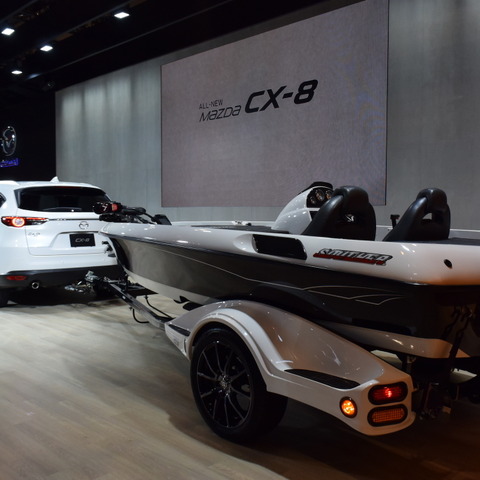 ミニバンにはないマツダ CX-8 の“遊びゴコロ”…東京オートサロン2018 画像
