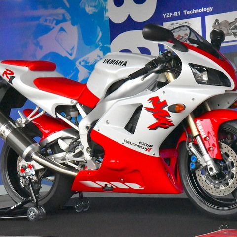 「すげー!オレって速い」を形にしたヤマハのスーパーバイク YZF-R1、生誕20年祝う 画像