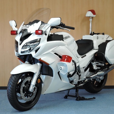 「白バイ」は市販車と何が違うのか? 開発者に聞いてわかった意外な事実 画像