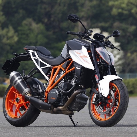 【KTM スーパーDUKE R&GT 試乗】ダカール由来のモンスターに2つの個性…佐川健太郎 画像