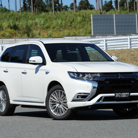 【三菱 アウトランダーPHEV 新型試乗】モーターの存在感強く、車格も従来より上がった印象…片岡英明 画像