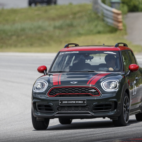 【MINI ジョン クーパーワークス 海外試乗】サーキットで見た“実力”と“新たな一面”…九島辰也 画像