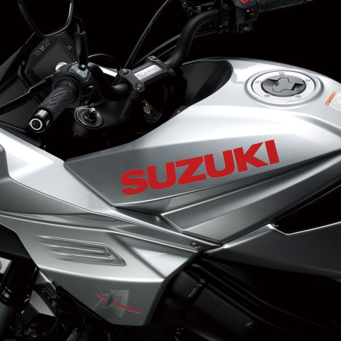 あのスズキ カタナがついに復活!! カワサキ Z900RS とガチンコ勝負だ 画像