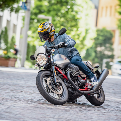 【モトグッツィ V7 III レーサー 試乗】ネオクラ?レトロモダン?いいえ、ずっとこれでやってます…青木タカオ 画像