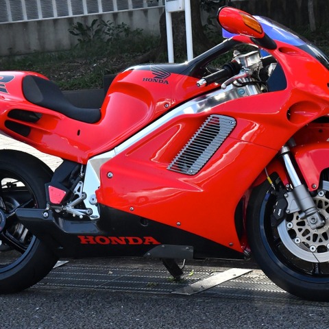 バブル直後、520万円で発売された伝説のバイクに出会った…知る人ぞ知る「ホンダNR」とは 画像