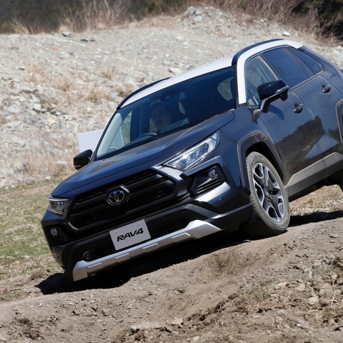 【トヨタ RAV4 新型 オフロード試乗】好みとステージで選びたい、3タイプの4WD…片岡英明 画像
