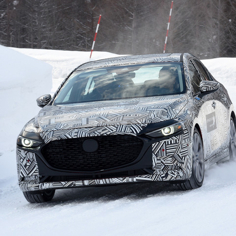 【マツダ3 新型 雪上試乗】パワフルではないが車両との一体感を得やすい2Lガソリンモデル…渡辺陽一郎 画像