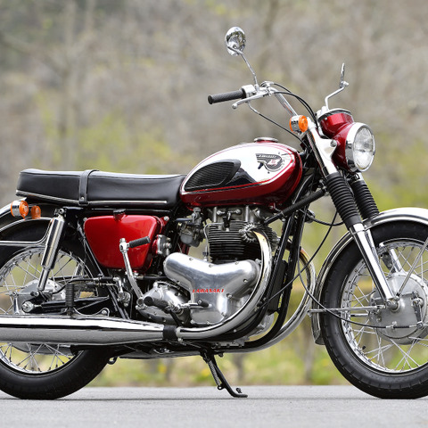 右足でギアチェンジ!? カワサキビッグバイクの元祖「W1」に試乗して再認識した“魂”と進化 画像