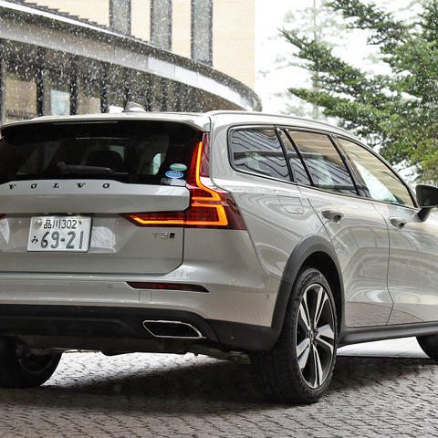 【ボルボ V60クロスカントリー 新型試乗】サイズの割に使いやすい、“買い得”ボルボ…渡辺陽一郎 画像