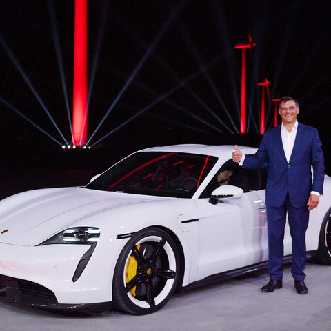 【ポルシェ タイカン】911のデザインDNA引き継ぎながらもEV特性を重視…デビューの場で開発者に聞いた 画像