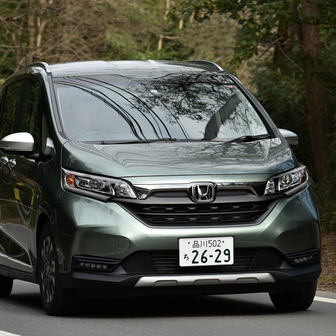 【ホンダ フリード 新型試乗】コンパクトながら十分な車内空間はマジックのよう…島崎七生人 画像