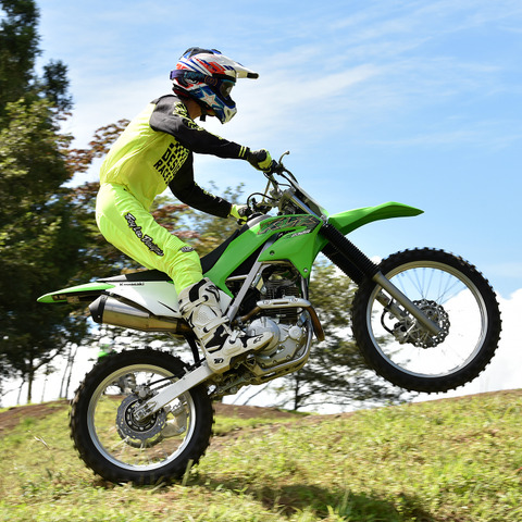 【カワサキ KLX230R 試乗】理想の操舵感!誰でもオフロードが楽しめる1台…青木タカオ 画像