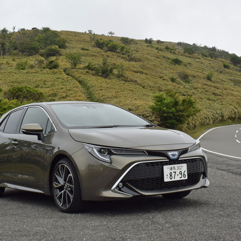 【トヨタ カローラスポーツ 450km試乗】前席重視で“ど真ん中”を外した作りのメリットとデメリット 画像