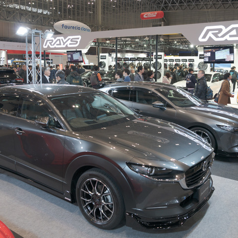 マツダ CX-30 を美しくかつスポーティにカスタム…オートエクゼが東京オートサロン2020にキットを出展 画像