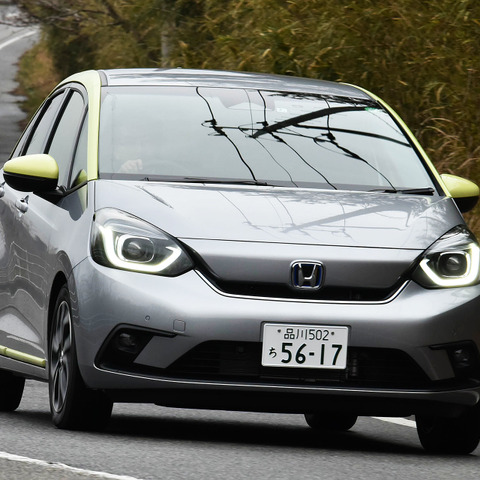 【ホンダ フィット 新型試乗】余裕、スムーズさでは「e:HEV」が1枚上手…島崎七生人 画像