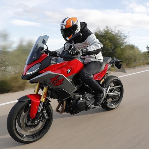 【BMW F900XR 海外試乗】アドベンチャーのDNAを持つ快適スポーツツアラー…佐川健太郎 画像