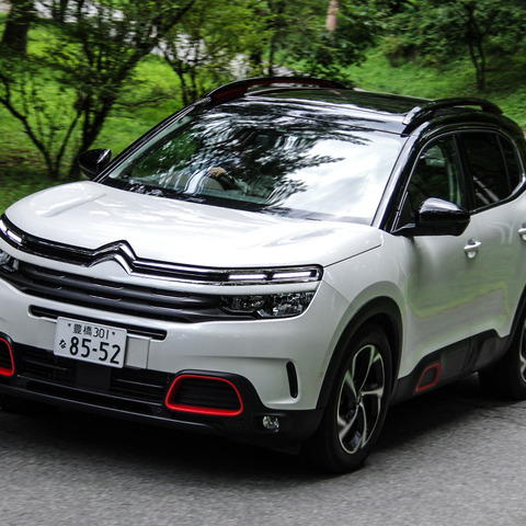 【シトロエン C5エアクロスSUV 新型試乗】走りの情報を的確に伝えてくる感覚にうっとり…岩貞るみこ 画像